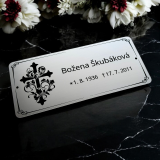 Tabuľka na hrob s ornamentom