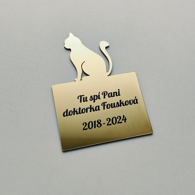 zlatá tabuľka na hrob mačky so siluetou mačky
