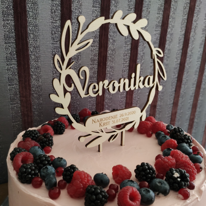 Zápich na tortu s menom – krstinový cake topper s dátumom