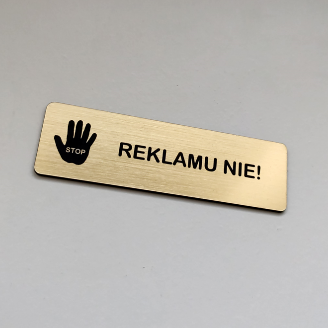 zlatá tabuľka Reklamu nie so symbolom STOP