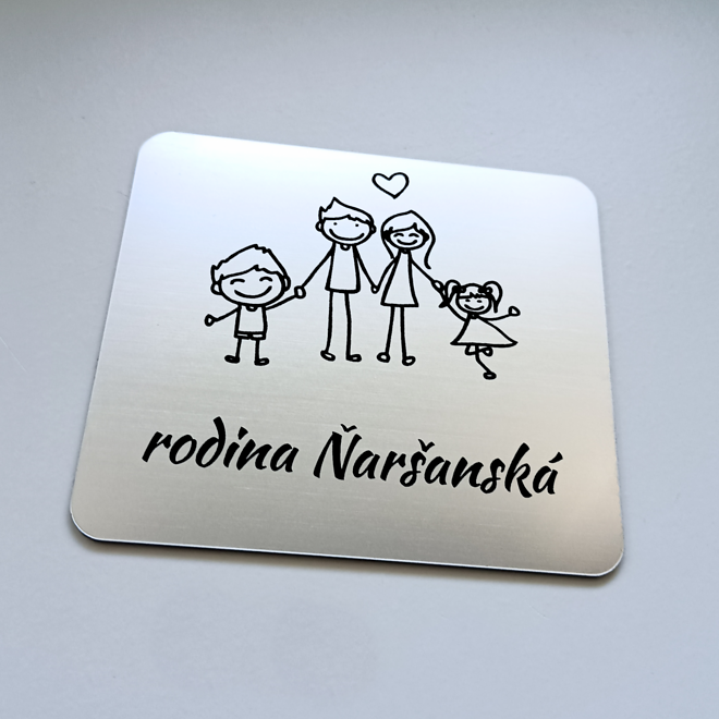 strieborná menovka Family s kreslenou rodinou