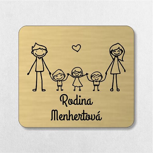 zlatá menovka na dvere rodičia a tri malé deti