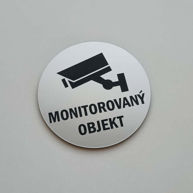 okrúhla strieborná tabuľka Monitorovaný objekt s kamerou