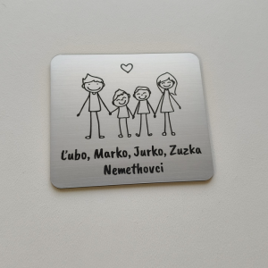 Menovka na dvere rodičia a dvaja veľkí chlapci