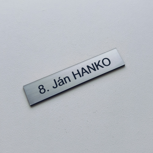 Úzka menovka na schránku 10 × 2 cm